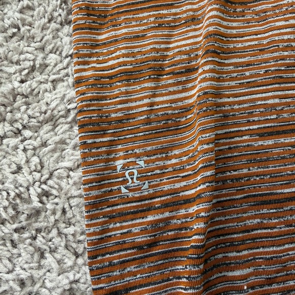 Lululemon Men's Metal Vent Tech Short Sleeve shirt in a Dark Adobe Fools Gold - Picture 4 of 6